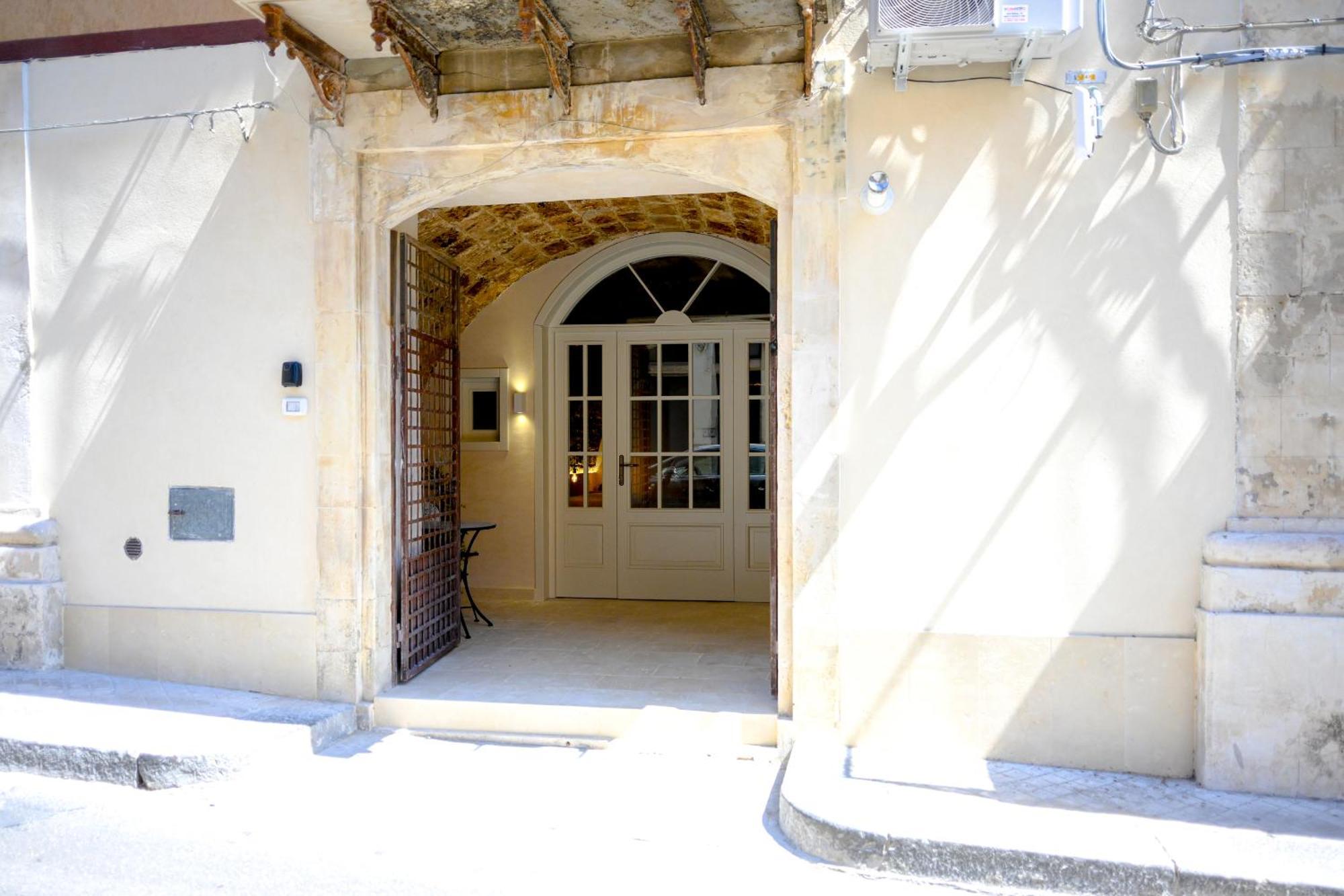 La Grotta, Luxury Suite & Spa Noto Exteriér fotografie